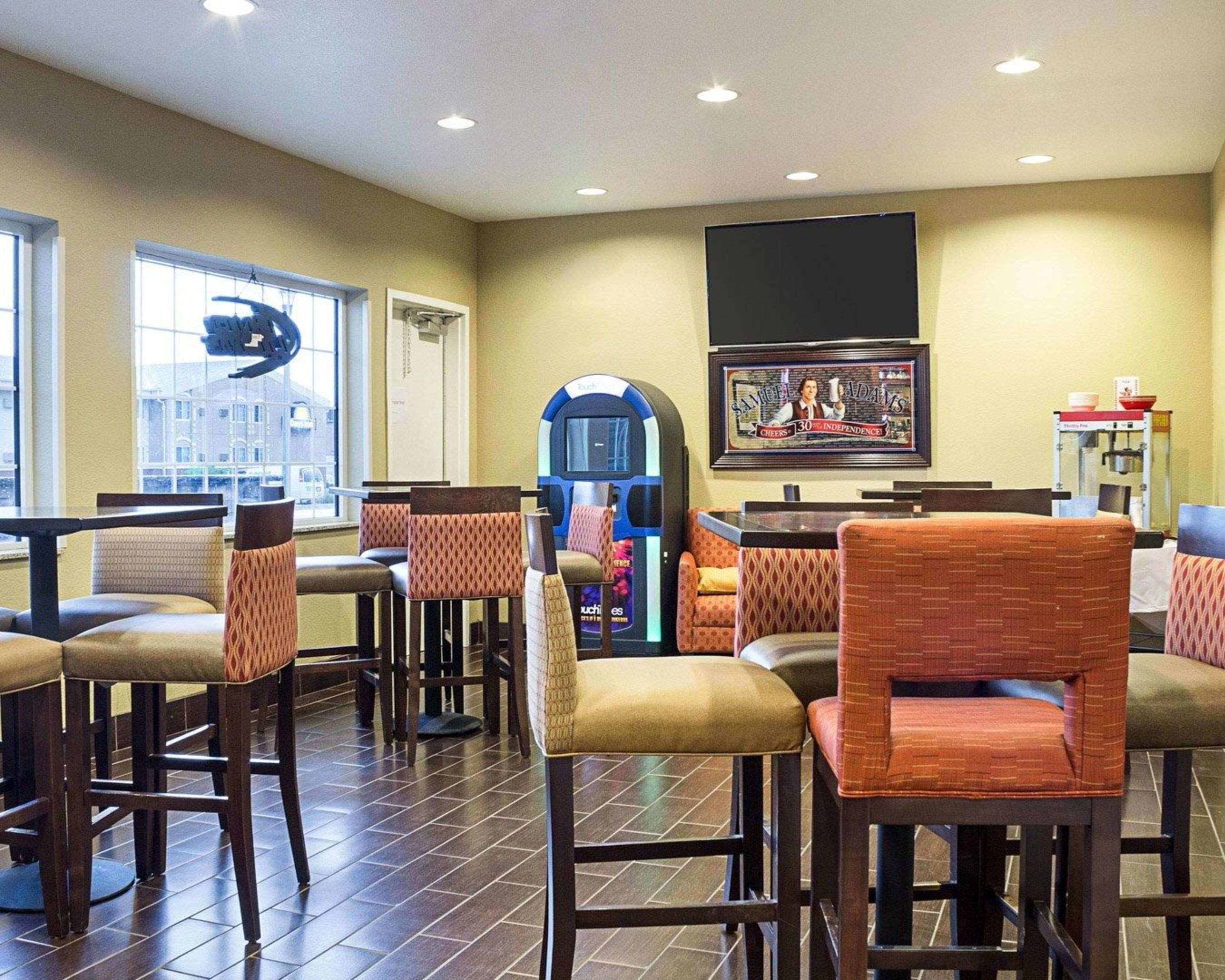 Comfort Suites Minot Ngoại thất bức ảnh