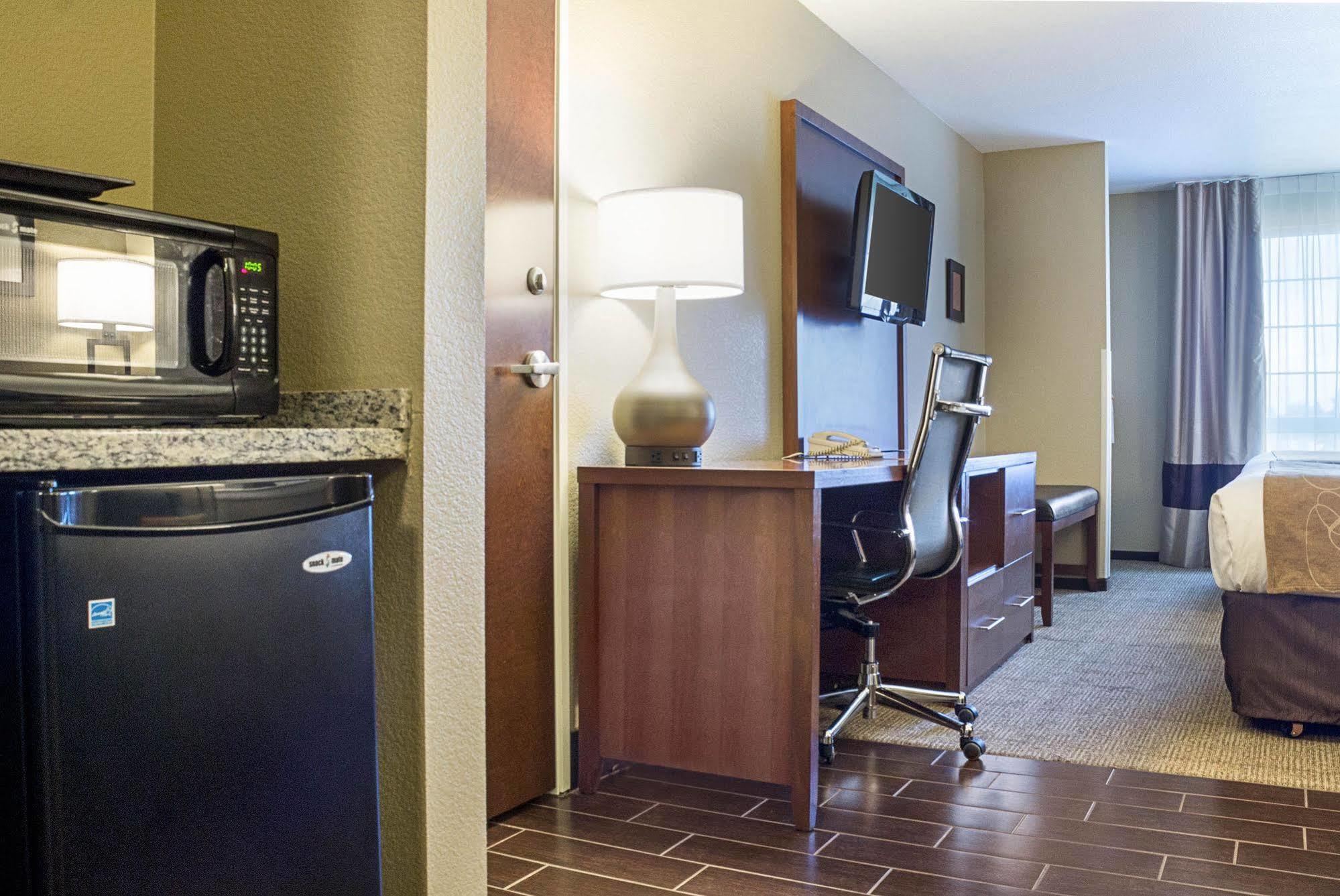 Comfort Suites Minot Ngoại thất bức ảnh